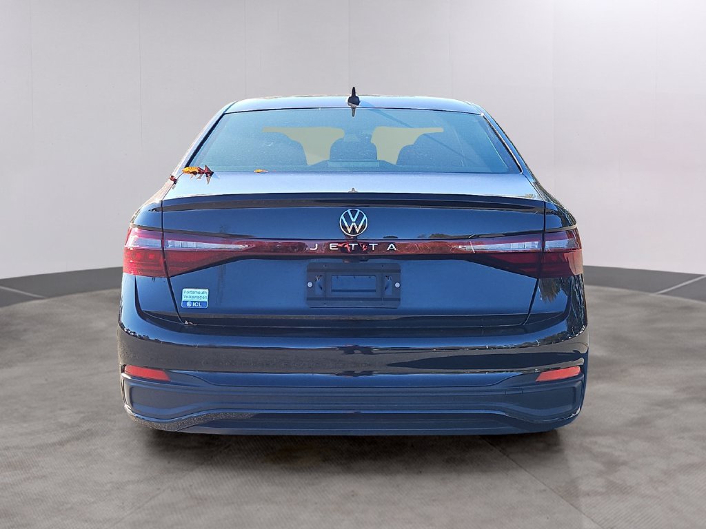 Certified 2025 Volkswagen Jetta Sport FWD image 5