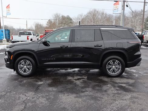 Used 2025 Chevrolet Traverse LT image 15