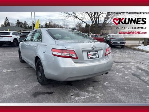 Used 2010 Toyota Camry LE image 7