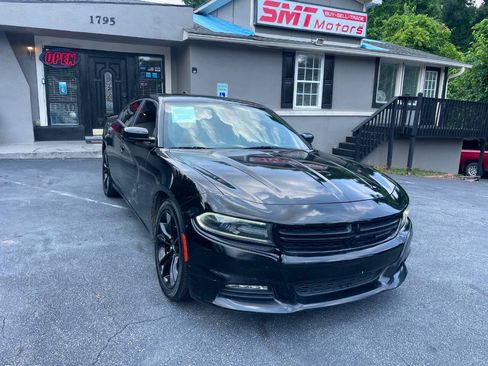 Used 2017 Dodge Charger R/T w/ Navigation & Travel Group RWD image 4
