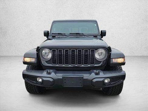 Used 2025 Jeep Gladiator Sport image 2
