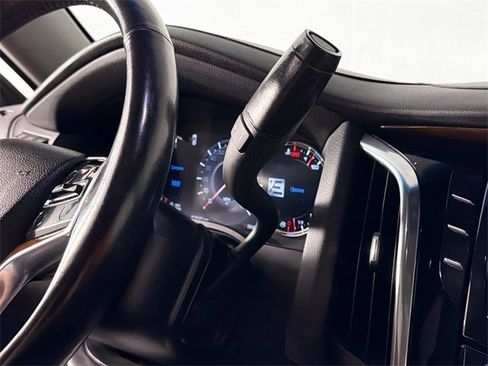 Used 2018 Cadillac Escalade Premium Luxury image 16