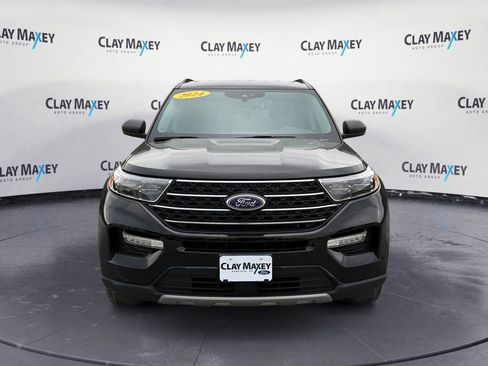 Used 2024 Ford Explorer XLT w/ Equipment Group 202A image 8