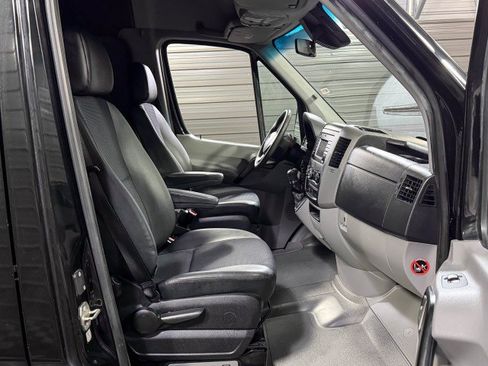 Used 2016 Mercedes-Benz Sprinter 2500 image 19