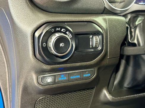 Used 2023 Jeep Wrangler Unlimited Sahara image 25