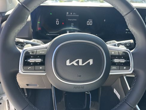 New 2026 Kia Carnival EX FWD image 16