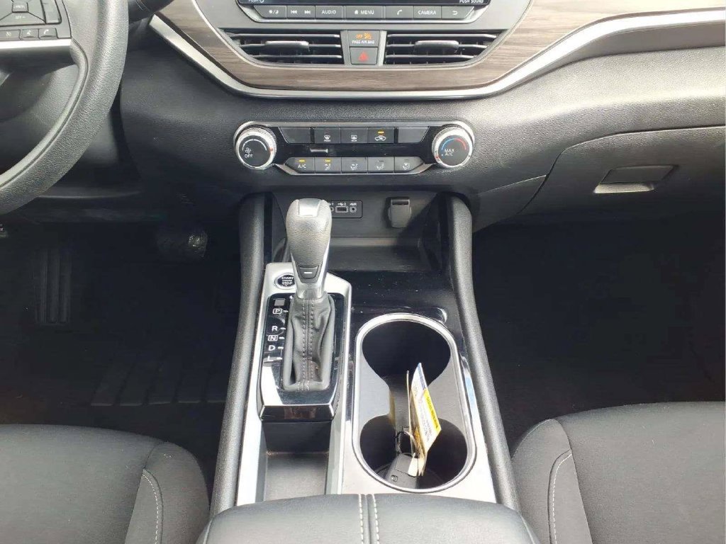 Used 2024 Nissan Altima 2.5 SV FWD image 12