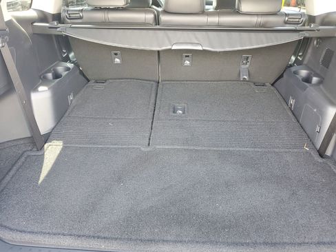 Used 2025 Toyota Highlander XLE image 8