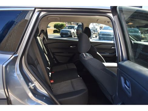 Used 2024 Nissan Rogue SV image 16