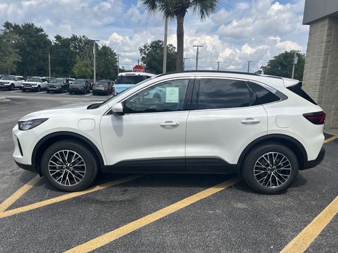 New 2025 Ford Escape SE image 4