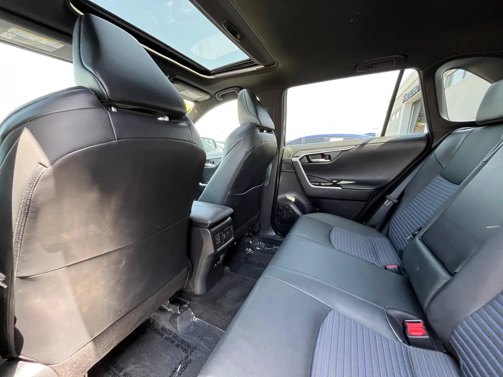 Used 2021 Toyota RAV4 XSE AWD/4WD image 32