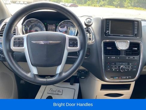 Used 2015 Chrysler Town & Country Touring w/ Driver Convenience Group FWD image 7