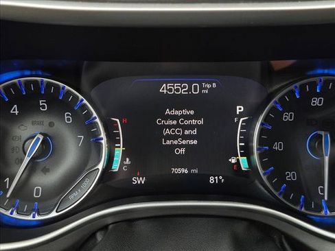 Used 2022 Chrysler Pacifica Touring-L FWD image 8