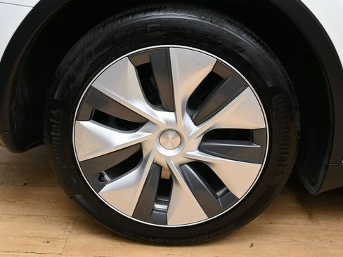 Used 2023 Tesla Model Y Long Range AWD/4WD image 12