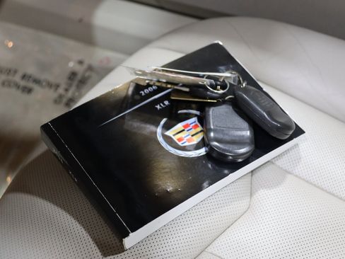 Used 2006 Cadillac XLR image 33