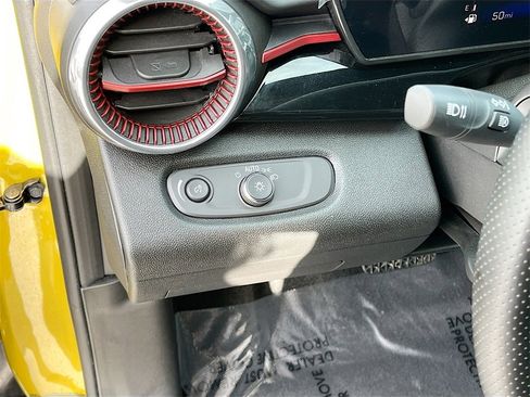 Used 2025 Chevrolet Trax RS w/ Driver Confidence Package image 10