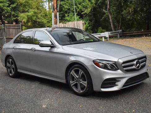 Used 2019 Mercedes-Benz E 300 4MATIC w/ Convenience Package image 12