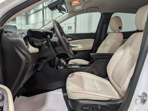 Used 2025 Buick Encore GX Avenir w/ Avenir Technology Package image 14