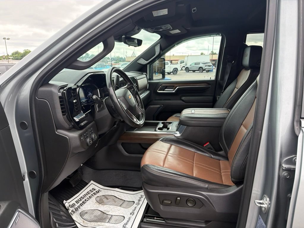 Used 2024 Chevrolet Silverado 3500 High Country w/ High Country Premium Package AWD/4WD image 18
