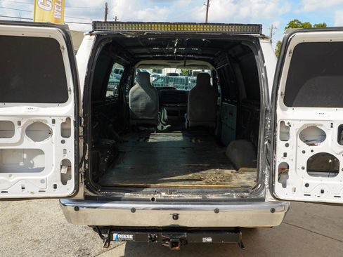 Used 2011 Ford E-350 and Econoline 350 XLT image 13