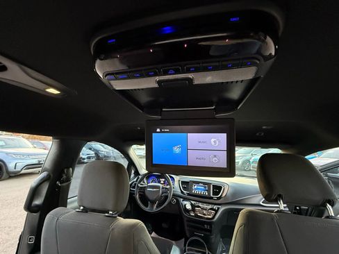 Used 2018 Chrysler Pacifica Touring Plus w/ S Appearance Package image 24