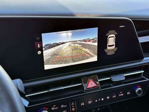 Used 2023 Kia Niro SX image 24