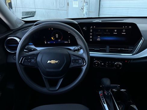 Used 2025 Chevrolet Trax LT image 13