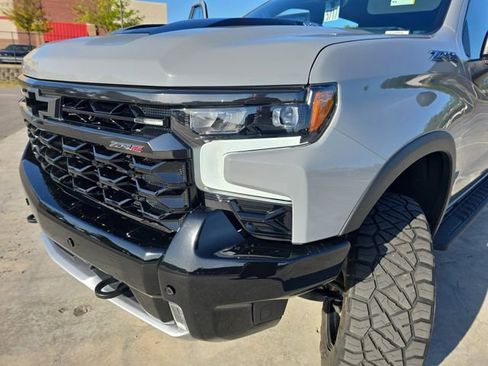 Used 2025 Chevrolet Silverado 1500 ZR2 w/ Technology Package image 25