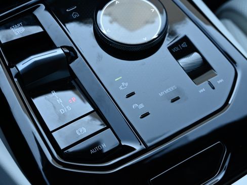 New 2026 BMW 530i xDrive w/ M Sport Package image 18