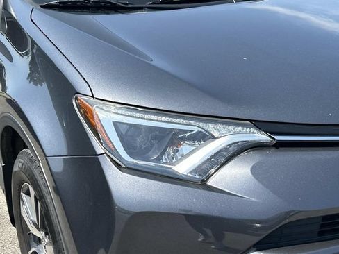 Used 2018 Toyota RAV4 XLE AWD/4WD image 4