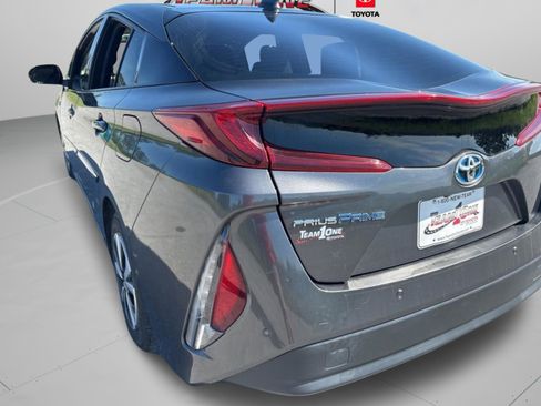 Used 2017 Toyota Prius Prime Advanced w/ Carpet Mat Package FWD image 28