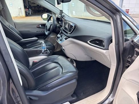 Used 2021 Chrysler Voyager Lxi FWD image 11