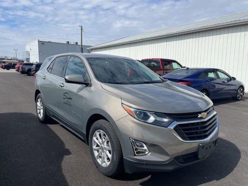 Used 2018 Chevrolet Equinox LT image 2