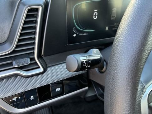 Used 2025 Kia Sportage LX image 23