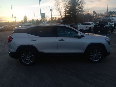 Certified 2022 GMC Terrain SLT w/ Infotainment Package II image 7