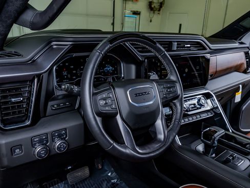 Used 2025 GMC Sierra 1500 Denali Ultimate AWD/4WD image 17