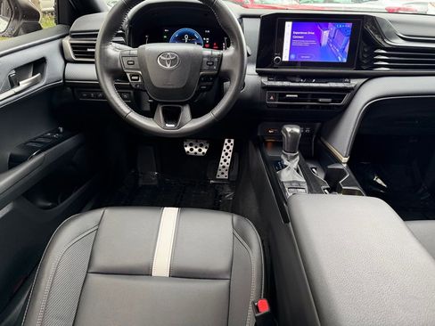 Used 2025 Toyota Camry SE image 14