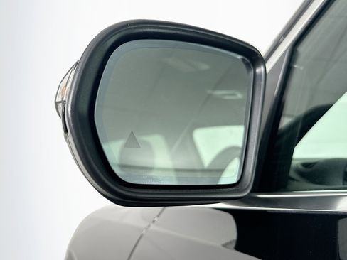 Used 2025 Mercedes-Benz GLB 250 4MATIC image 16