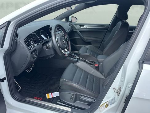 Used 2020 Volkswagen GTI SE image 9
