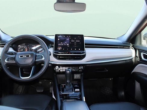 Used 2023 Jeep Compass Limited image 12