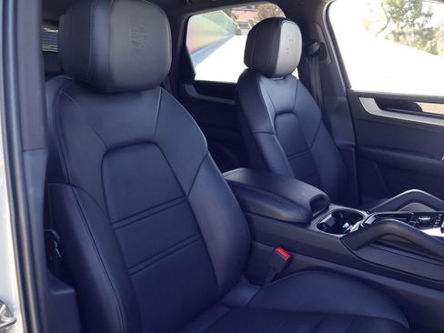 Certified 2025 Porsche Cayenne AWD/4WD image 24