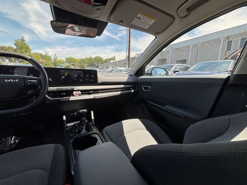 Used 2025 Kia K4 LXS FWD image 34
