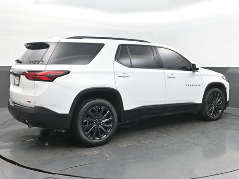 Used 2023 Chevrolet Traverse RS image 9