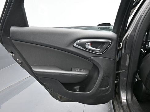 Used 2015 Chrysler 200 Limited w/ Convenience Group image 32