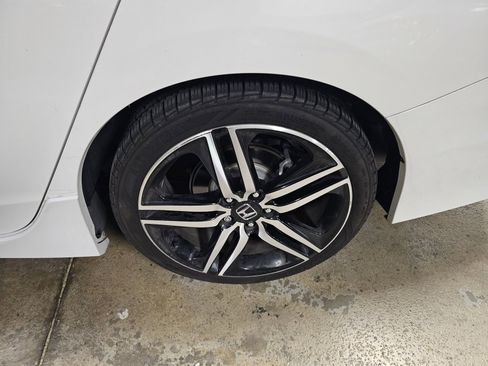 Used 2017 Honda Accord Sport image 10