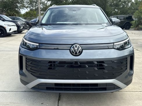 New 2026 Volkswagen Tiguan SE FWD image 2