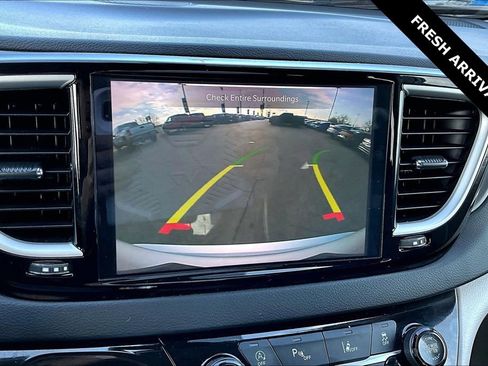 Used 2024 Chrysler Pacifica Touring-L image 14