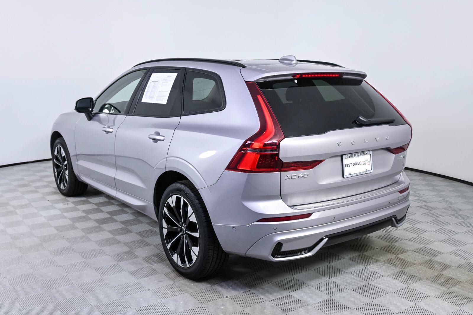 Certified 2026 Volvo XC60 B5 Plus AWD/4WD image 3