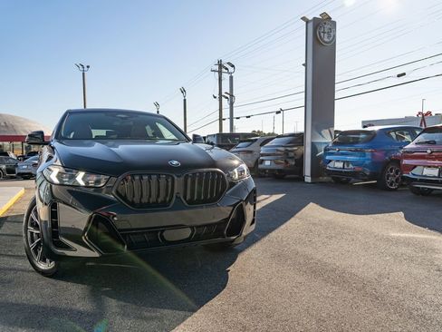 Used 2025 BMW X6 xDrive40i w/ Climate Comfort Package image 11