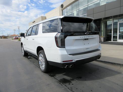 Used 2025 Chevrolet Suburban High Country AWD/4WD image 8